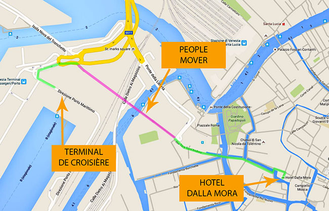 carte avec l'itinéraire mis en évidence du terminal de bateau de croisière à l'hôtel Dalla Mora. Le parcours comprend également l'utilisation du People Mover.