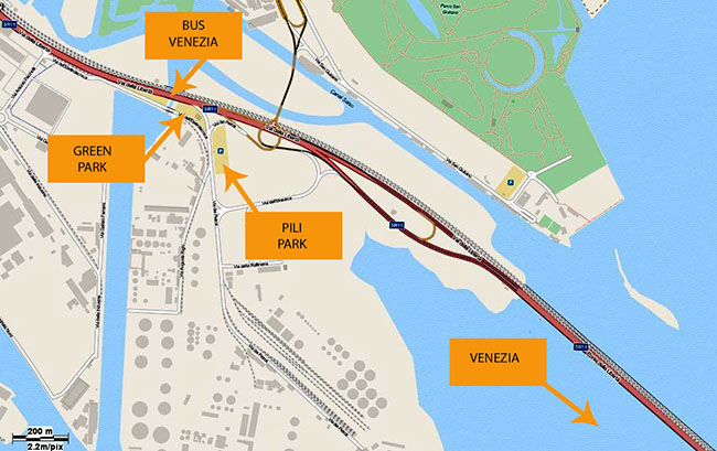 in questa mappa sono evidenziati i due parcheggi prima del ponte translagunare per venezia, il green park e pili park. Viene evidenziata anche la fermata dell'autobus per venezia.